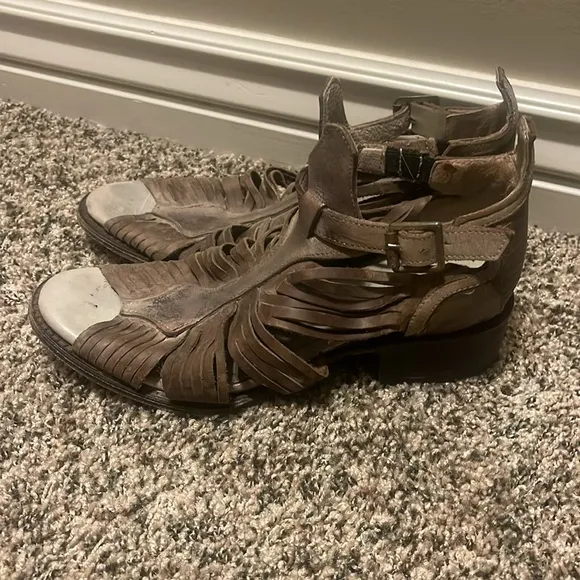Freebird by Steven Leather Arrow Sandals 9