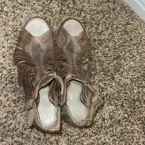 Freebird by Steven Leather Arrow Sandals 9