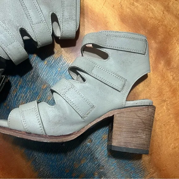Freebird by Steven Quail Leather Buckle Strapy Gladiator Sandals size 6
