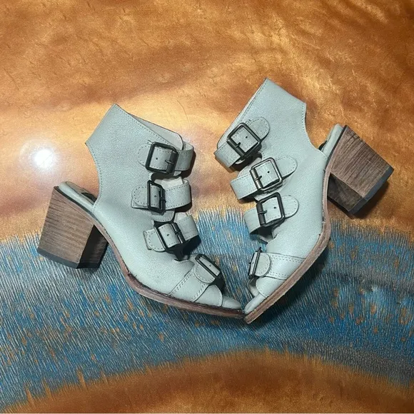 Freebird by Steven Quail Leather Buckle Strapy Gladiator Sandals size 6