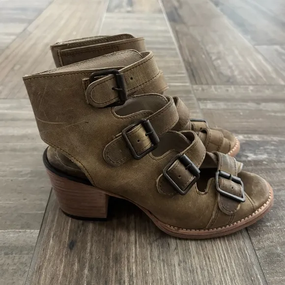 Freebird Quail sandals size 6