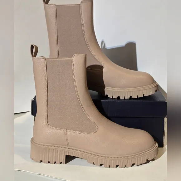 French Connection Women's Reyah Chelsea Lug Sole Boots, Size 7 Taupe color.
