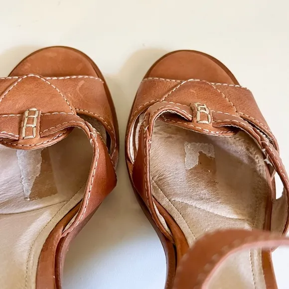 Frye and Company Sofia Stitch heeled sandals shoes Leather Upper Size 9.5M brown