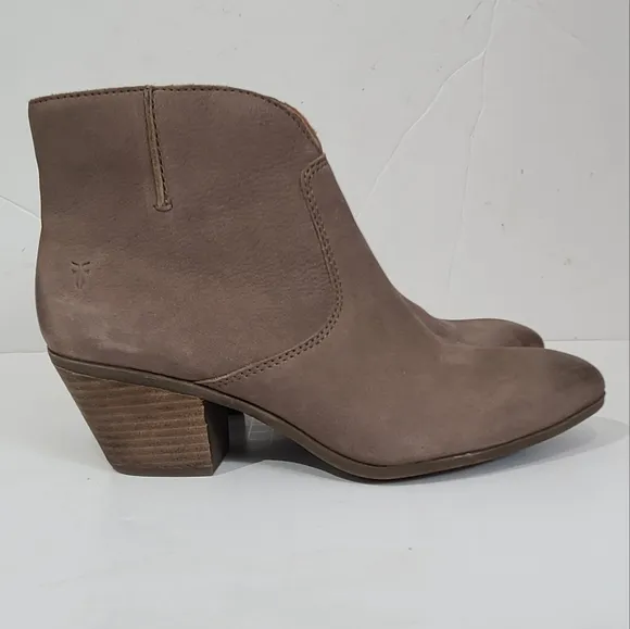Frye boots Judith seam ankle boots toupe