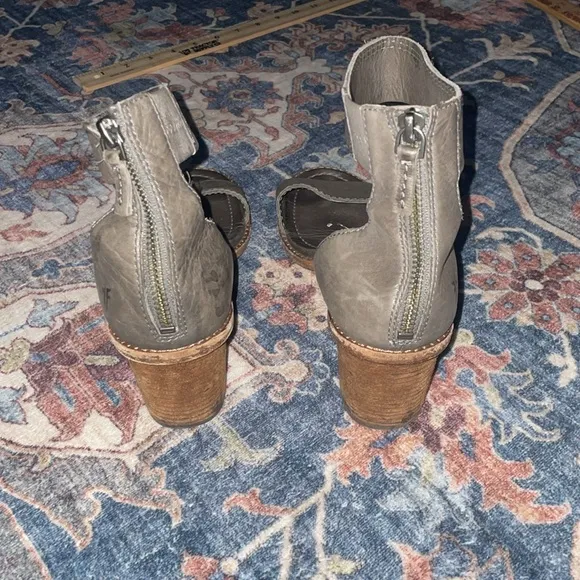 Frye Brielle Charcoal Grey Wooden Ankle Sandals 8.5