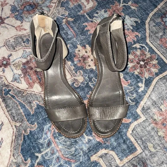 Frye Brielle Charcoal Grey Wooden Ankle Sandals 8.5