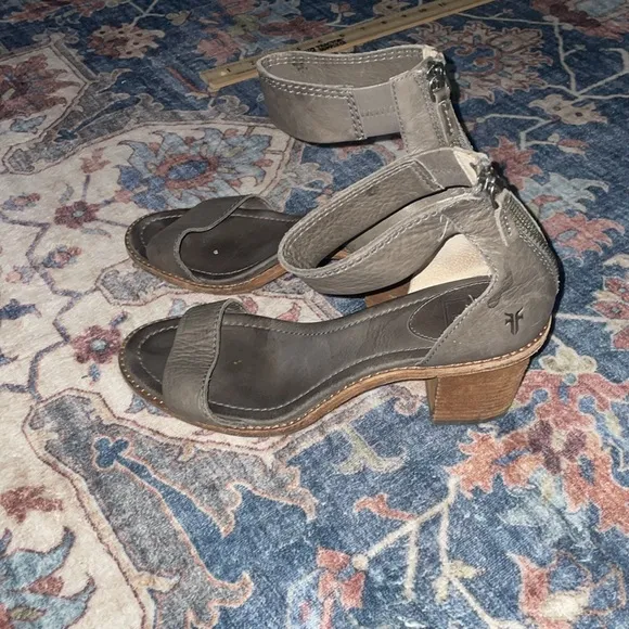Frye Brielle Charcoal Grey Wooden Ankle Sandals 8.5
