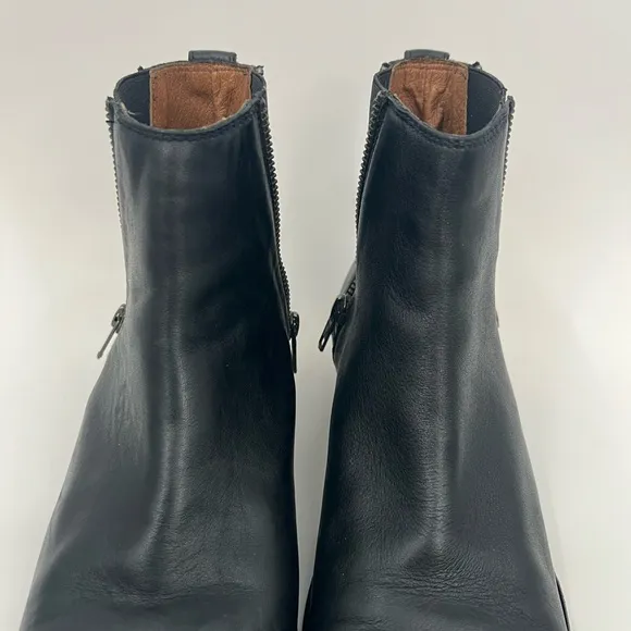 Frye Carly chelsea black leather ankle boots