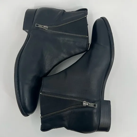 Frye Carly chelsea black leather ankle boots
