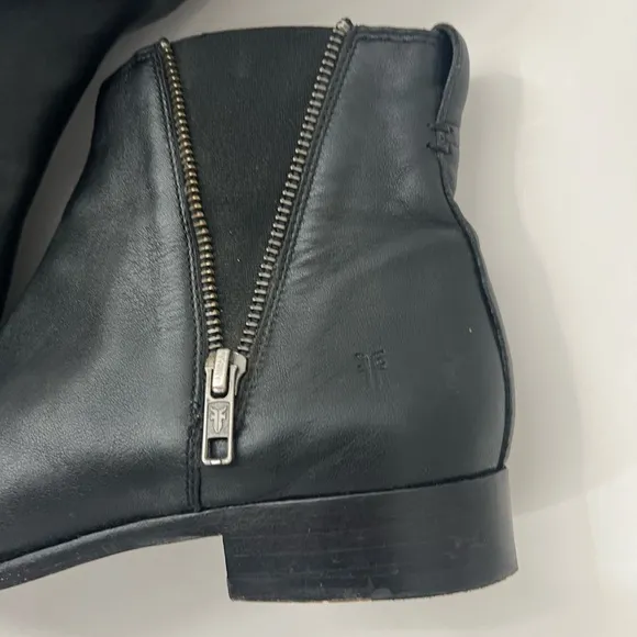 Frye Carly chelsea black leather ankle boots