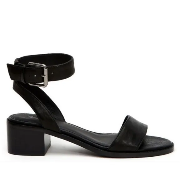 Frye CINDY Black leather strappy sandals. Size 7.5