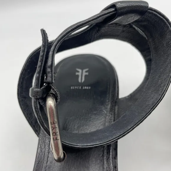 Frye CINDY Black leather strappy sandals. Size 7.5