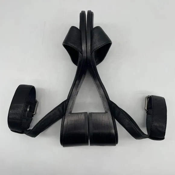 Frye CINDY Black leather strappy sandals. Size 7.5