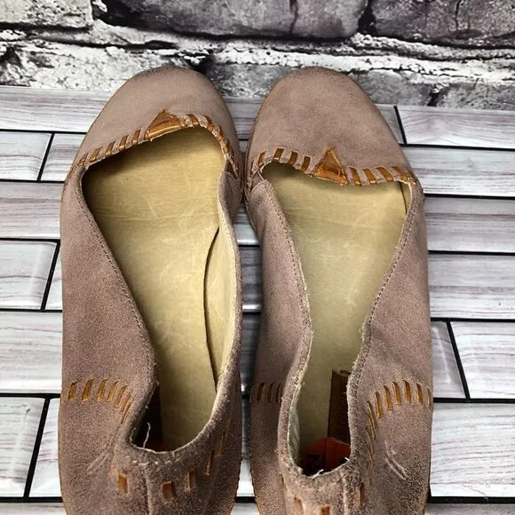 Frye Company Taupe Suede Leather Slip On Flats Shoes Women’s Sz 9.5M US/40EU.