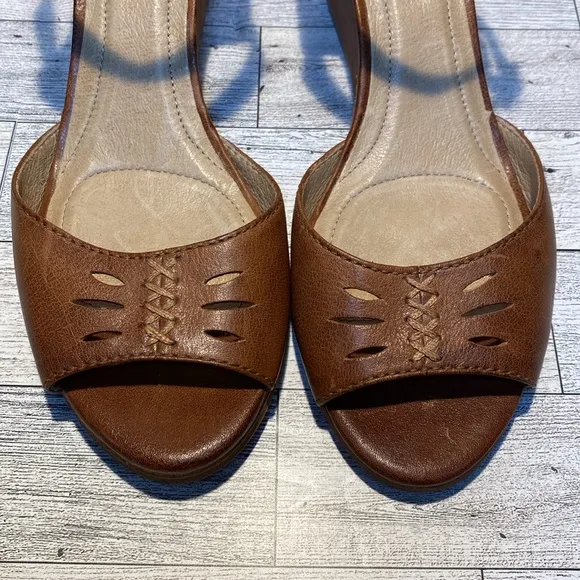 FRYE Dierdre Women's Ankle Strap Brown Leather Wedge Sandals Size 9