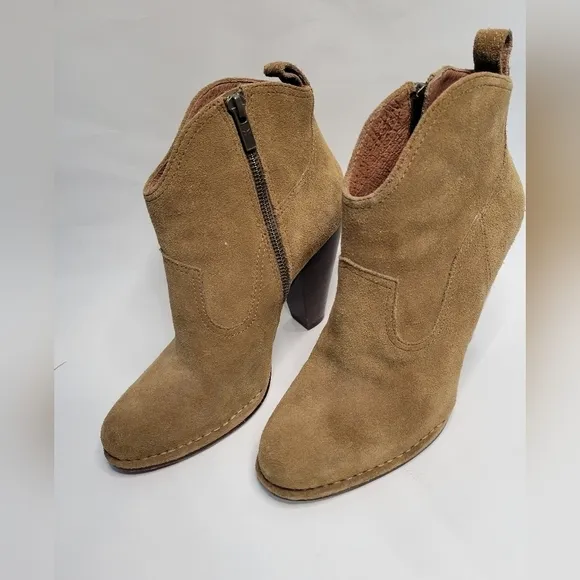 Frye Madeline Ankle Heeled Boots Suede in Cashew 9M