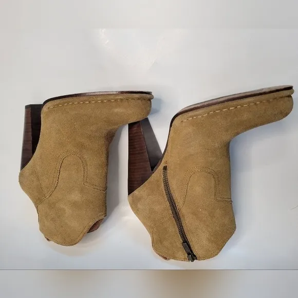 Frye Madeline Ankle Heeled Boots Suede in Cashew 9M
