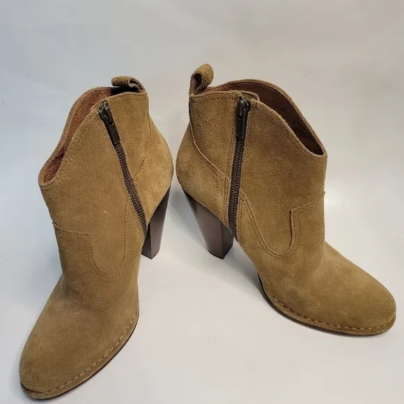 Frye Madeline Ankle Heeled Boots Suede in Cashew 9M