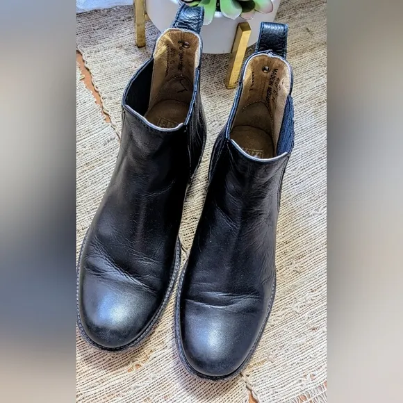 Frye Phillip Chelsea Black Leather Boots EUC