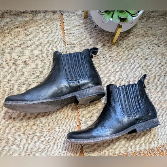 Frye Phillip Chelsea Black Leather Boots EUC