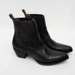 Frye. Sacha Chelsea Boot.
