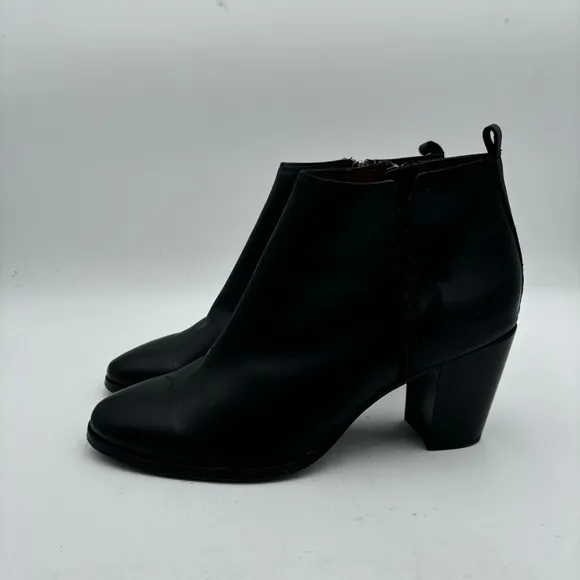 Frye Women’s 8.5 Smooth Black Leather Side Zip Ankle Boots