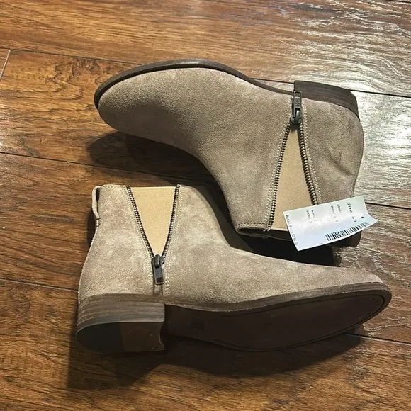 FRYE Women's Carly Zip Chelsea Boot size 8.5  NEW