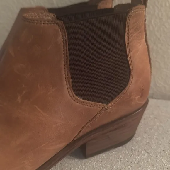 Frye Women’s Chelsea Brown Leather Boots Size 7‎