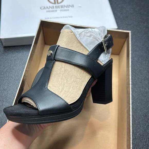 Gianni Bernini Paulette Womens Faux Leather Buckle Slingback Sandals Black