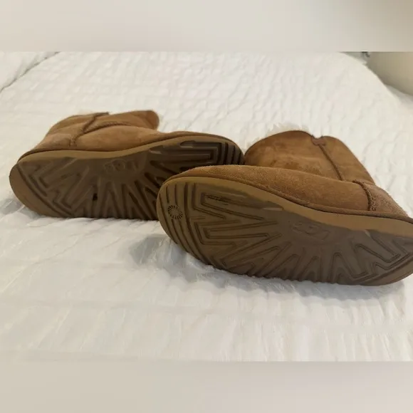 Girls Bow Ugg Boots!