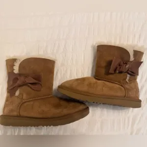 Girls Bow Ugg Boots!