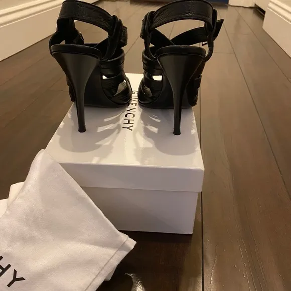 GIVENCHY STRAPPY LEATHER SANDALS