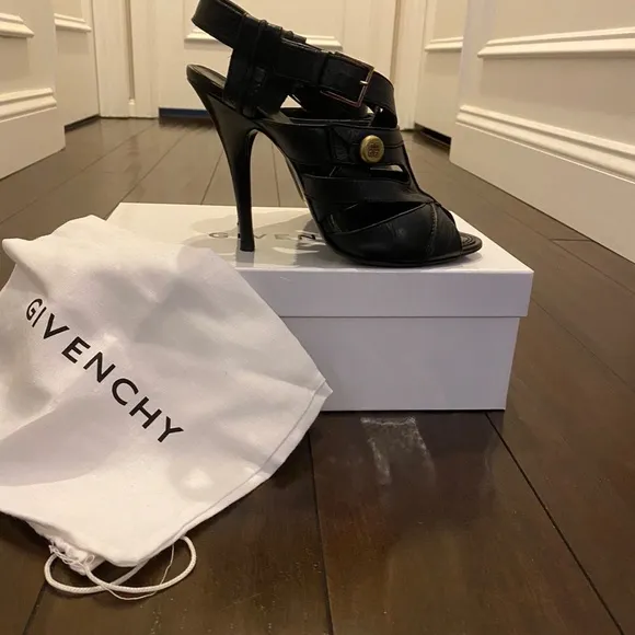 GIVENCHY STRAPPY LEATHER SANDALS