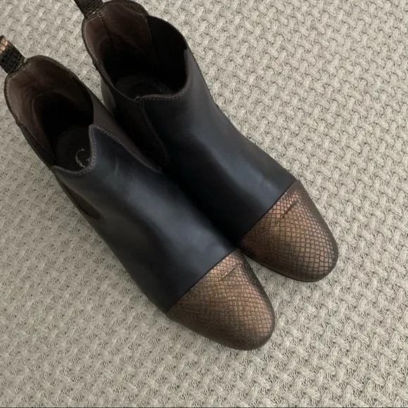 GJL Chelsea Boots
