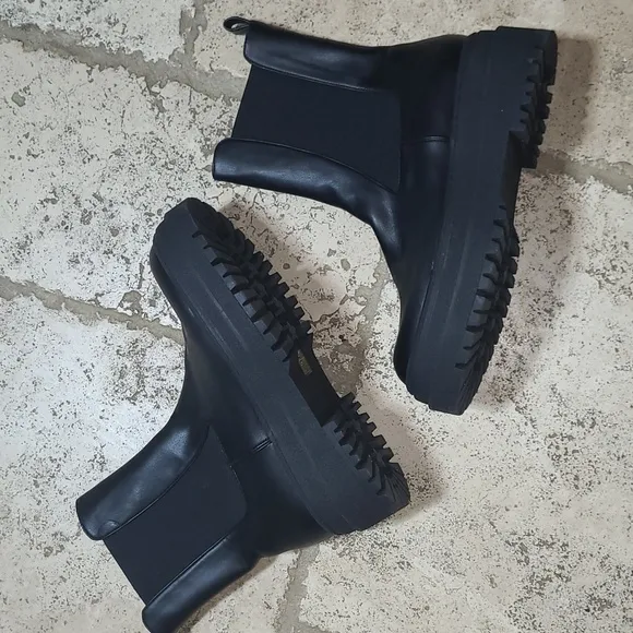 Good American Chelsea Combat Pull  On Black Boots Size 9.5,8,5.5 Women's