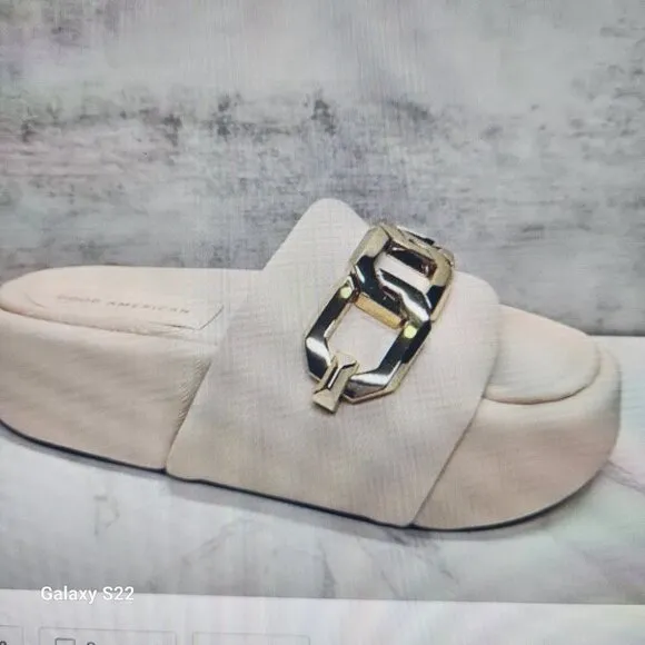 Good American Cream Platform Slides. NIB. Size 6.5