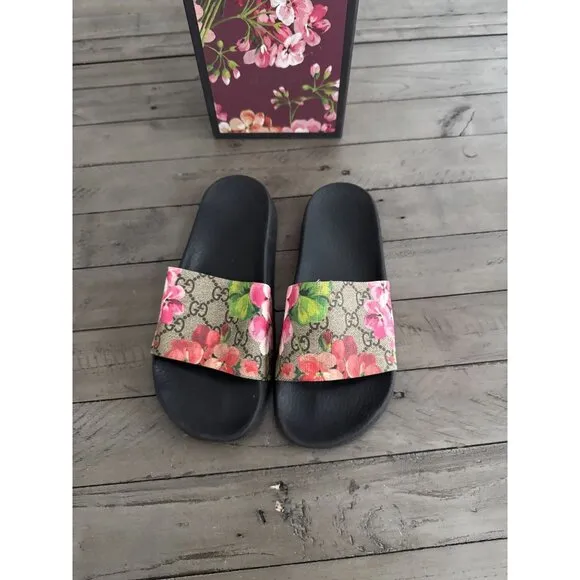 Gucci GG Blooms Supreme Floral Slide Sandals Ebony Multicolor Canvas Size 36 6