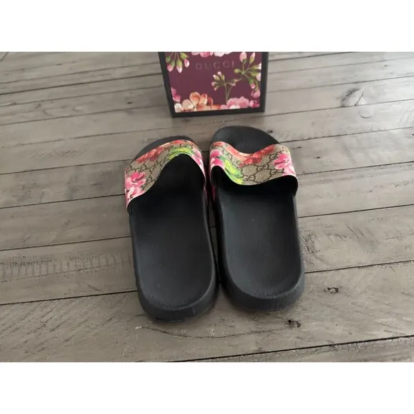 Gucci GG Blooms Supreme Floral Slide Sandals Ebony Multicolor Canvas Size 36 6