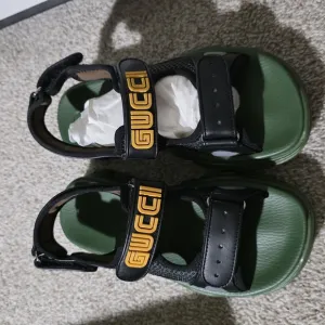 Gucci Kids Black and Green Sandals