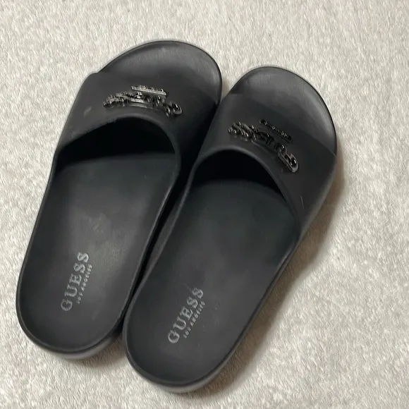 Guess Los Angeles platforms Men’s Size 9Like new