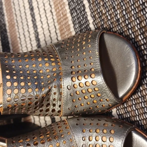 Halmanera chunky  sandals