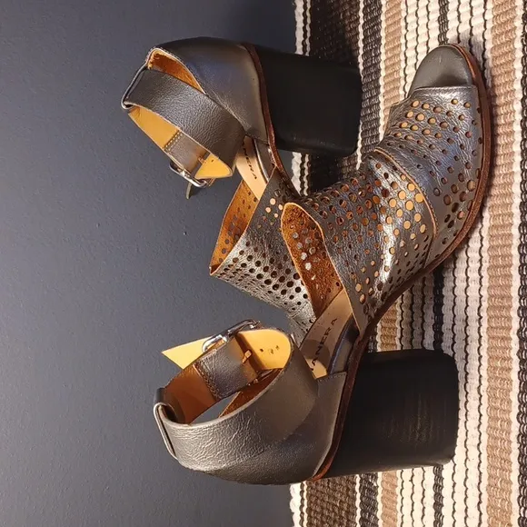 Halmanera chunky  sandals