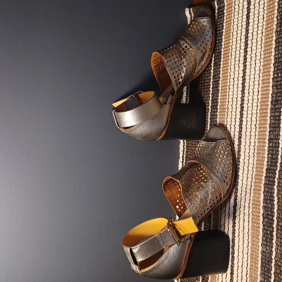 Halmanera chunky  sandals