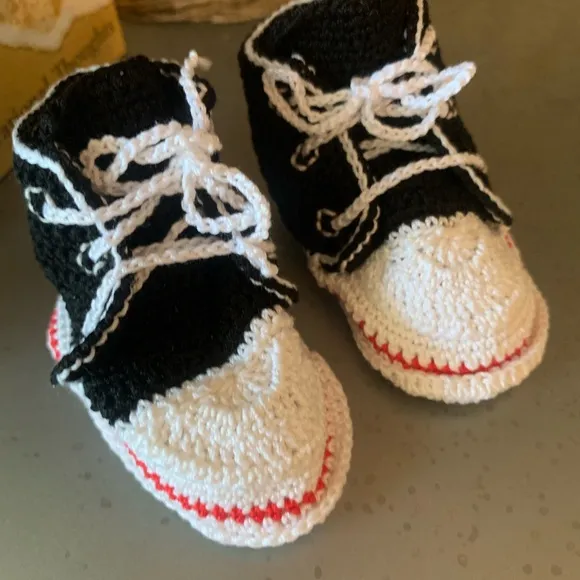 HANDMADE, Hi-Top Knitted NEW BORN baby sneakers. 1.75 wide and 3.25 long.