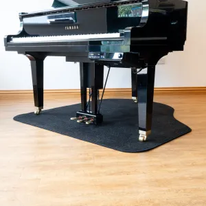 Heatproof protection carpet for grand pianos