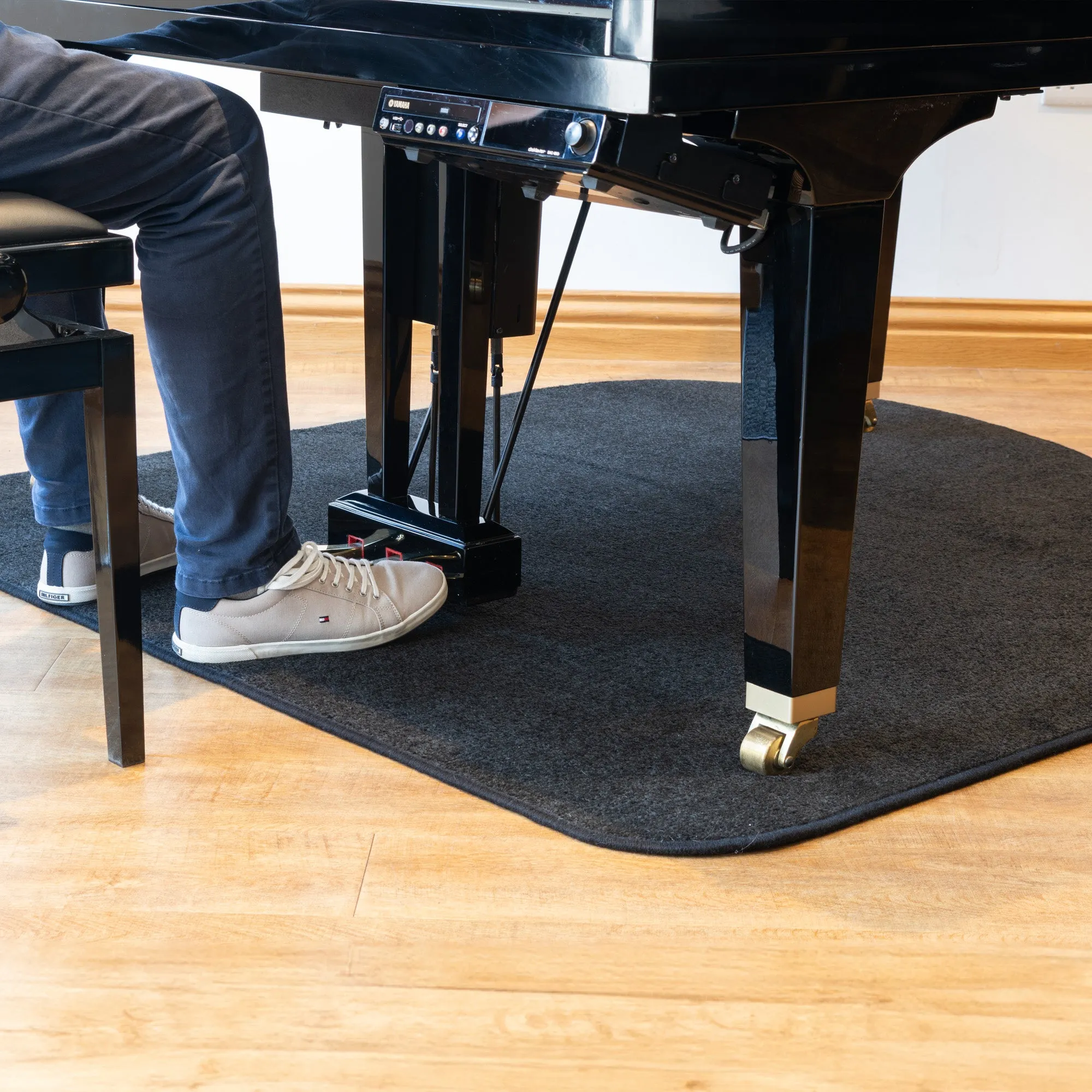 Heatproof protection carpet for grand pianos