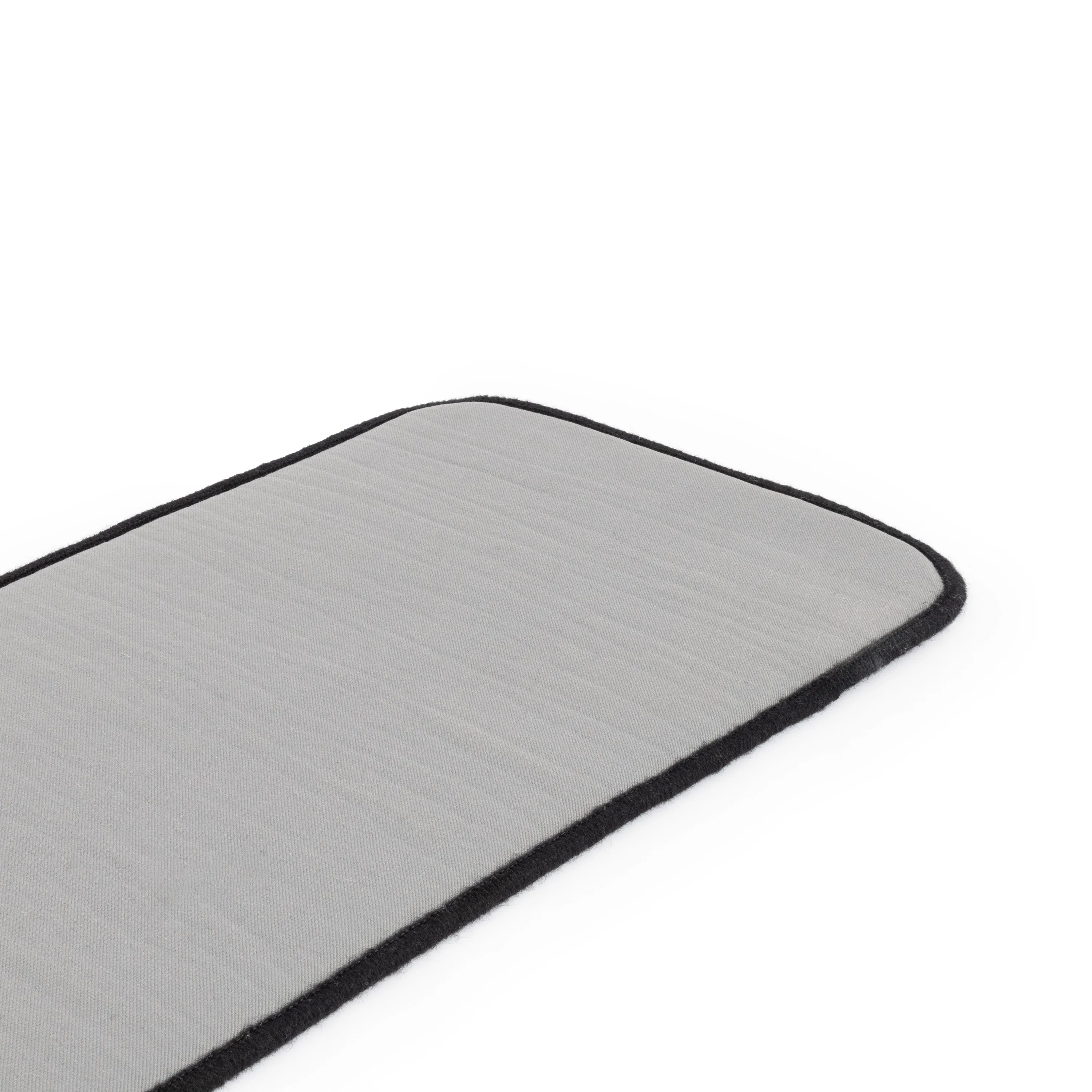 Heatproof protection carpet for upright pianos