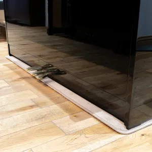 Heatproof protection carpet for upright pianos