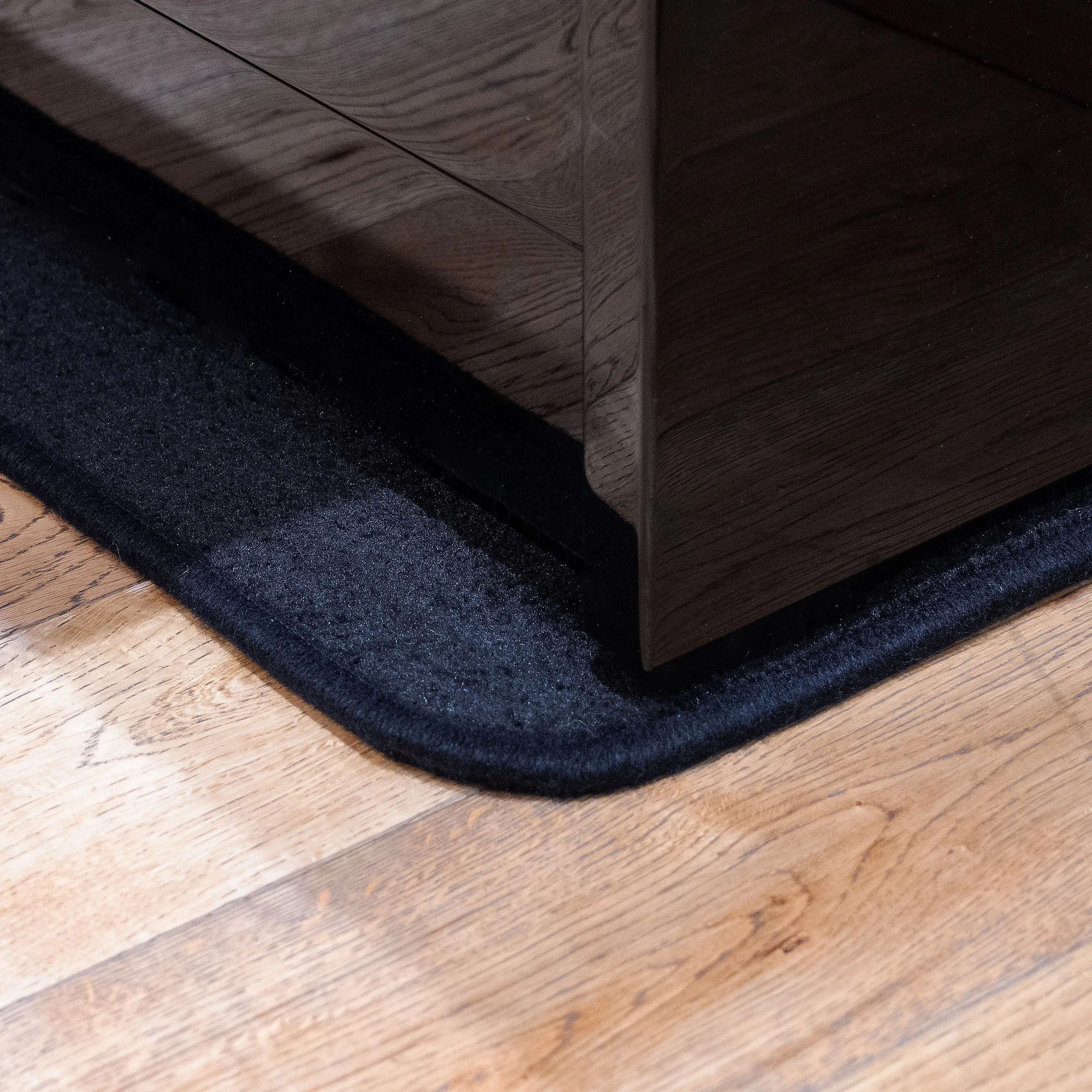 Heatproof protection carpet for upright pianos