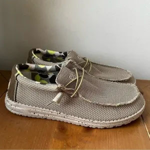 Hey Dude Mens Wally Sox Stretch Canvas Slip-On Casual Shoes Loafers Camel 8